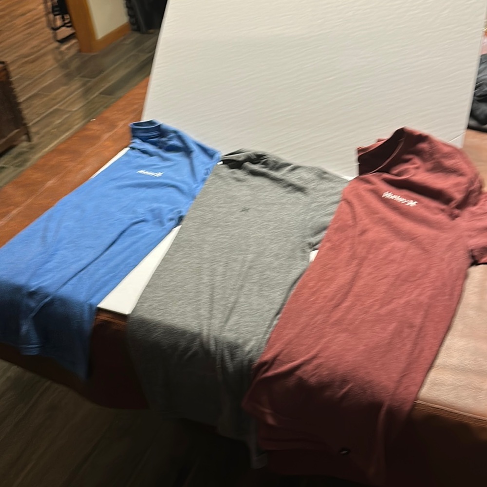 Set of 2 HURLEY men’s t-shirts good condition